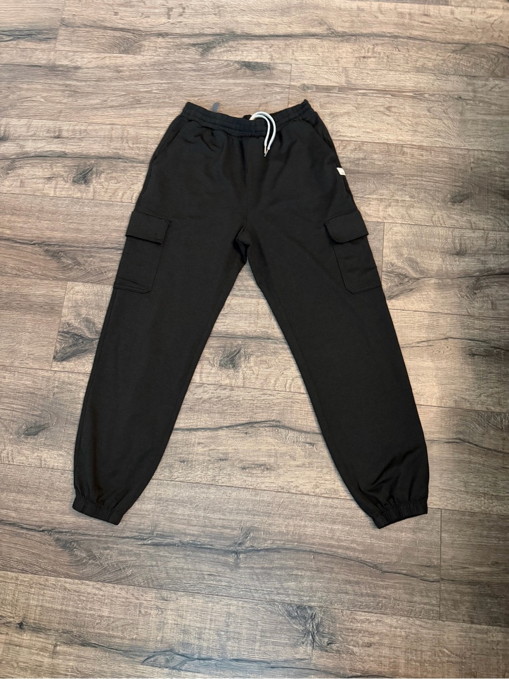 Vuori boyfriend cargo pants